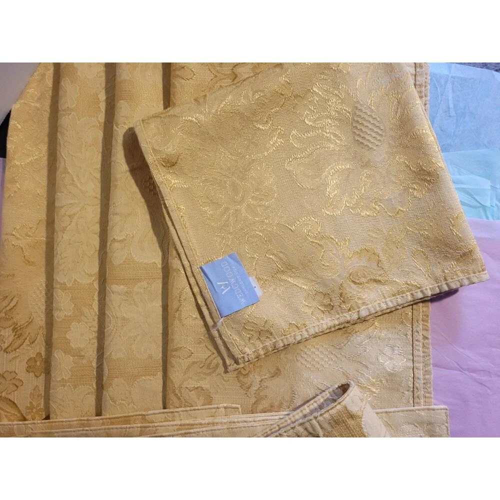 Wedgwood Gold Damask Jacquard Linen Lot 10 (5) 18x18 Napkins (5) 17x12 Placemats